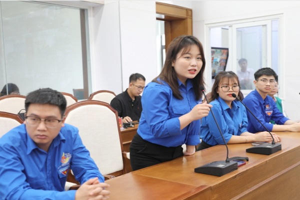 Chủ tịch UBND tỉnh Quảng Ninh đối thoại với thanh niên