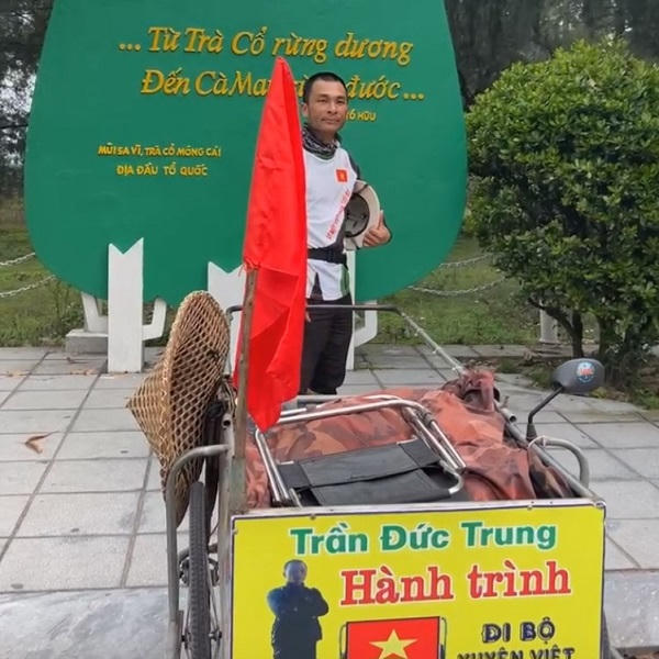 Chàng trai xứ Nghệ đi bộ hút đinh xuyên Việt về đích tại mũi Sa Vĩ