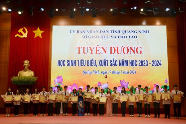 Tuyên dương 212 học sinh Quảng Ninh tiêu biểu, xuất sắc 