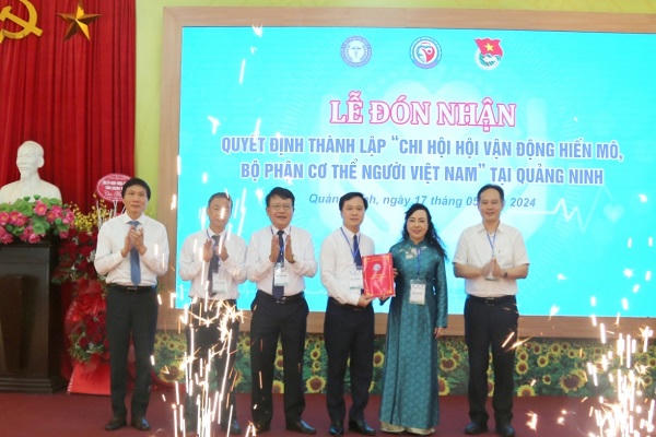 Chủ tịch tỉnh Quảng Ninh đăng ký hiến mô, tạng