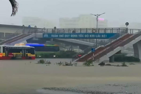 Mưa lớn ngập úng nhiều nơi ở Quảng Ninh, cá biệt có nhà dân ngập 3m