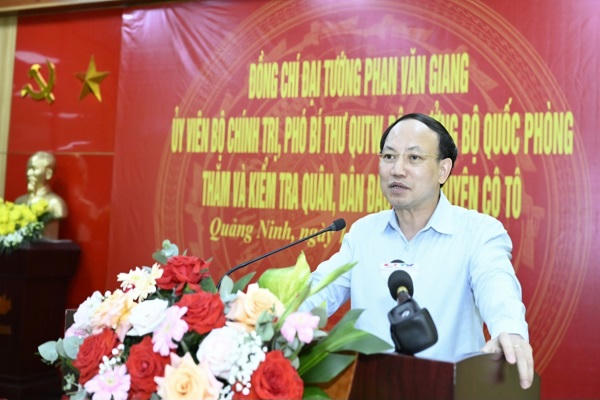 Đại tướng Phan Văn Giang thăm và làm việc tại đảo Trần