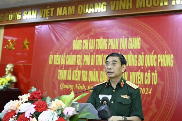 Đại tướng Phan Văn Giang thăm và làm việc tại đảo Trần
