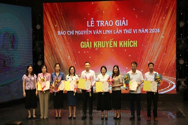 Trao giải báo chí về Xây dựng Đảng tỉnh Hưng Yên năm 2024