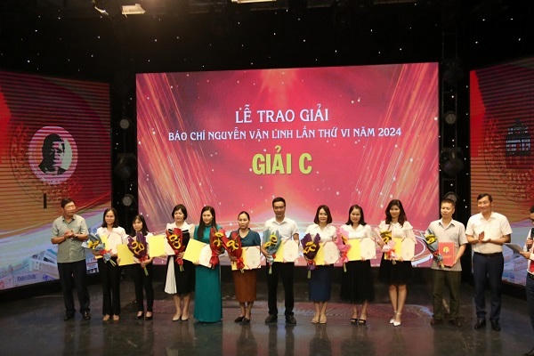 Trao giải báo chí về Xây dựng Đảng tỉnh Hưng Yên năm 2024