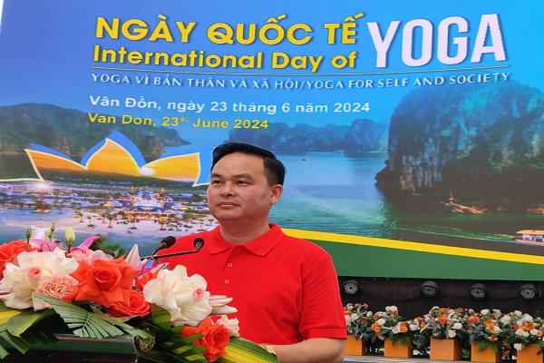 Hơn 1.000 người tham dự Ngày Quốc tế Yoga lần thứ 10 tại Quảng Ninh
