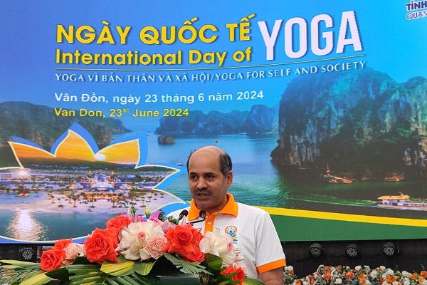 Hơn 1.000 người tham dự Ngày Quốc tế Yoga lần thứ 10 tại Quảng Ninh