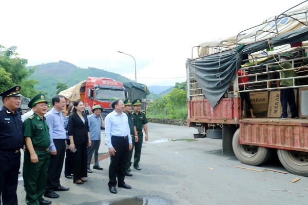 Bí thư Quảng Ninh kiểm tra hoạt động xuất nhập khẩu tại cửa khẩu Hoành Mô