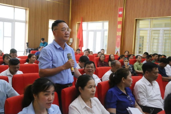 Ủy viên Bộ Chính trị Nguyễn Xuân Thắng tiếp xúc cử tri tại xã đảo Ngọc Vừng