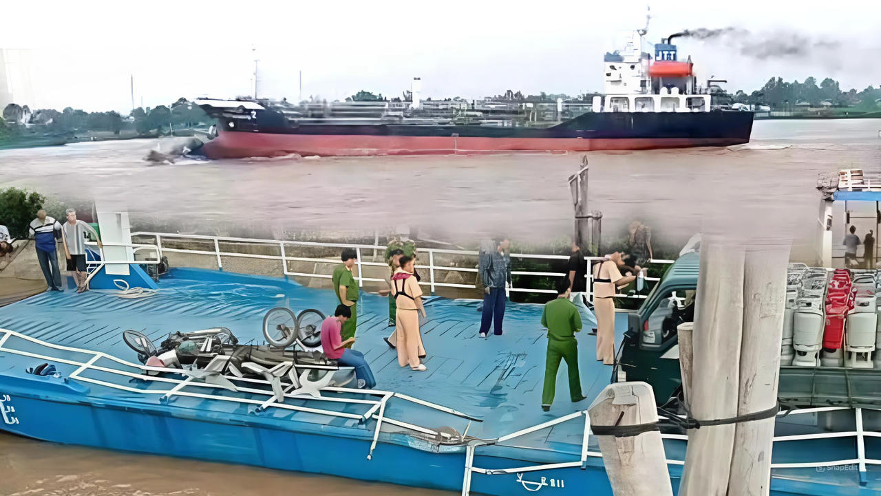 Vụ việc tàu biển va chạm phà khách: Ai sẽ bồi thường thiệt hại tài sản của người dân?