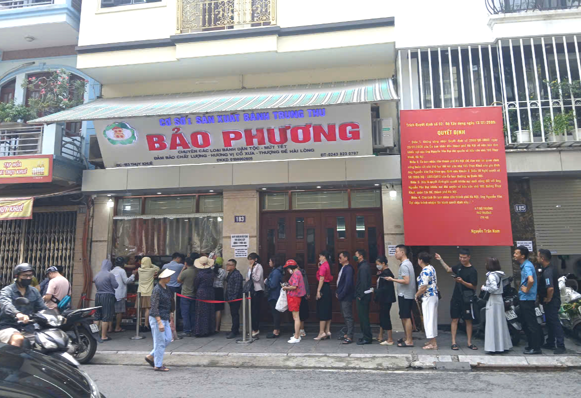 Bánh truyền thống hút khách, bánh "vỉa hè" ế ẩm dịp Tết Trung thu