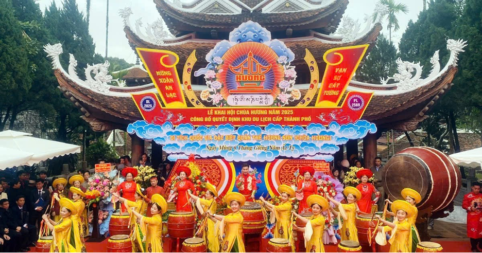 Hà Nội có thêm tuyến cáp treo du lịch từ Chùa Hương sang tỉnh Hoà Bình