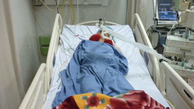 Nóng: Lái xe taxi nhảy từ cầu vượt Thái Hà đang nguy kịch