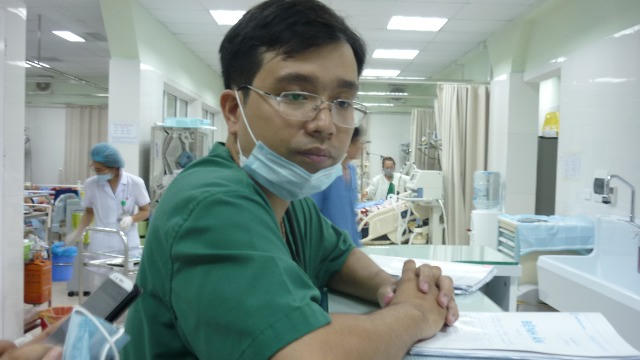 Nóng: Lái xe taxi nhảy từ cầu vượt Thái Hà đang nguy kịch