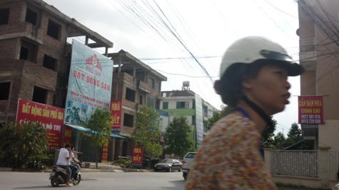 Buốt ruột nhìn hàng trăm biệt thự “ma” xếp lớp phía Tây Thủ đô