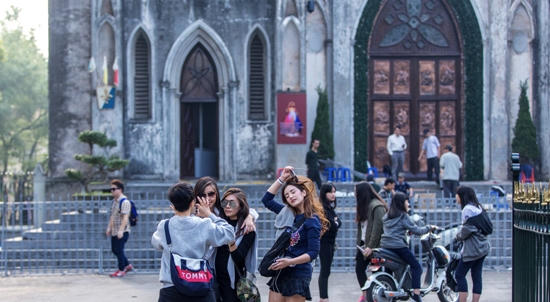 Ngắm Giáng sinh về lung linh trên phố phường Hà Nội
