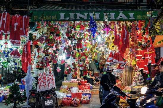 Ngắm Giáng sinh về lung linh trên phố phường Hà Nội