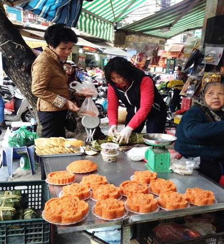 Người Hà Nội hối hả tiễn ông Công ông Táo về trời