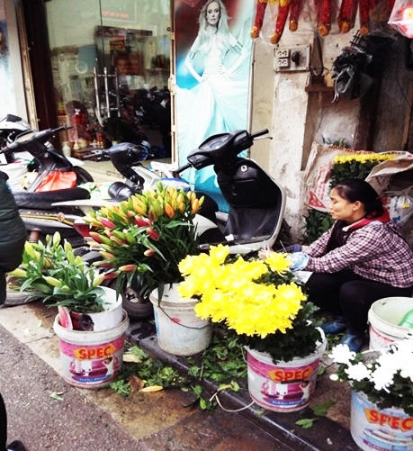 Người Hà Nội hối hả tiễn ông Công ông Táo về trời