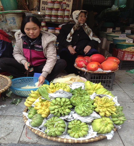 Người Hà Nội hối hả tiễn ông Công ông Táo về trời