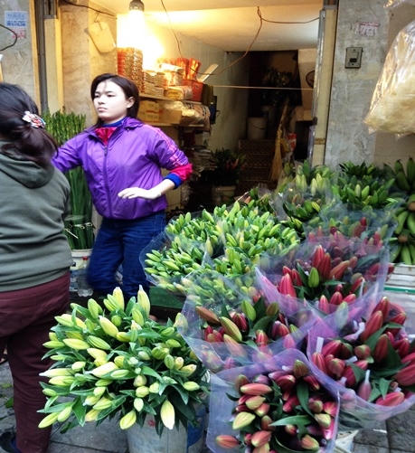 Người Hà Nội hối hả tiễn ông Công ông Táo về trời