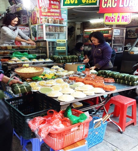 Người Hà Nội hối hả tiễn ông Công ông Táo về trời