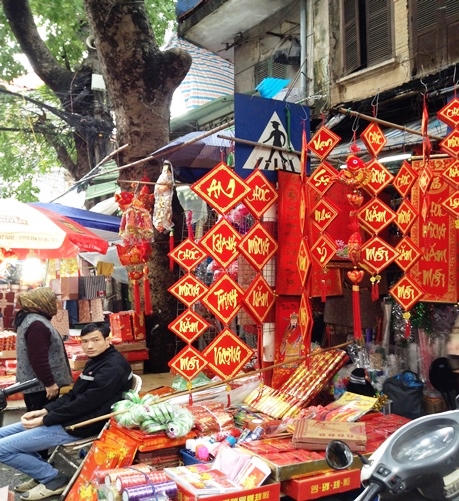 Người Hà Nội hối hả tiễn ông Công ông Táo về trời