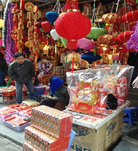 Người Hà Nội hối hả tiễn ông Công ông Táo về trời