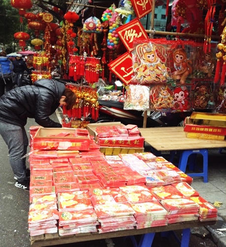 Người Hà Nội hối hả tiễn ông Công ông Táo về trời