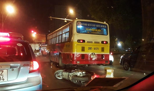 Hà Nội, một đêm 3 vụ tai nạn giao thông thảm khốc