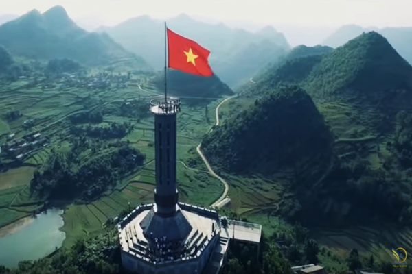 Ngắm cột cờ đẹp như tranh vẽ nơi địa đầu Tổ quốc