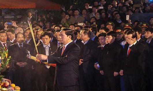 Nam Định: Hàng vạn người chen chân dự lễ khai ấn đền Trần