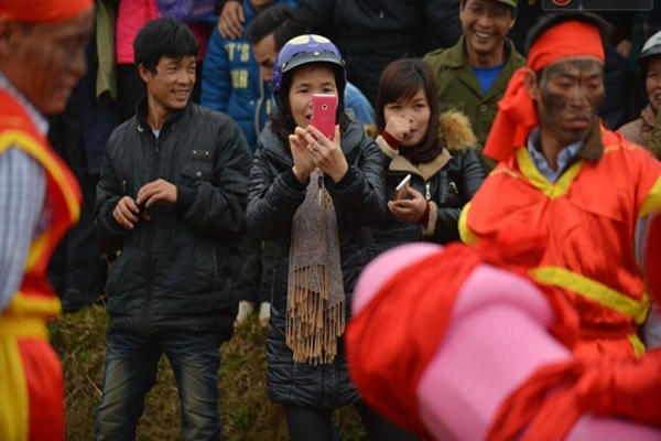 Tranh cãi nghi thức rước "của quý" tại lễ hội ở Lạng Sơn