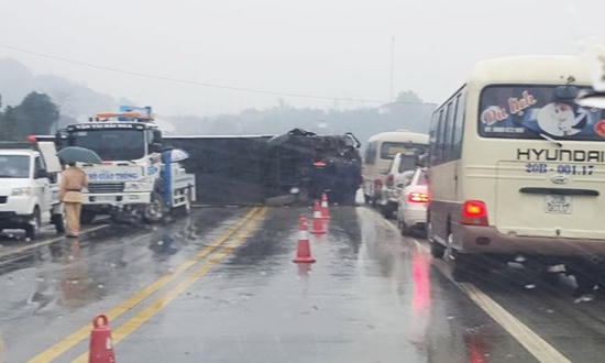 Tai nạn nghiêm trọng trên 'điểm đen' cao tốc Hà Nội - Lào Cai
