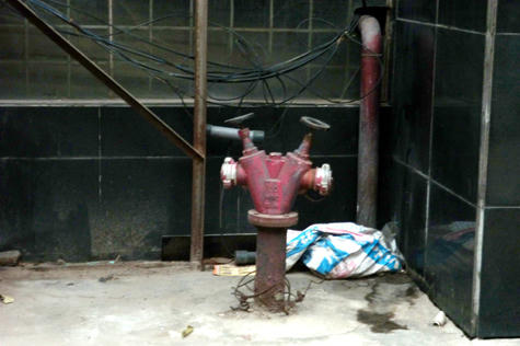 Phấp phỏng sống ở chung cư: Chạy vào đâu nếu... cháy?