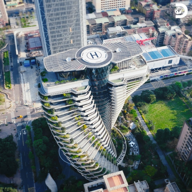 Chiêm ngưỡng toà nhà siêu thực mô phỏng “Mật mã di truyền”