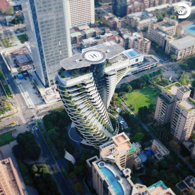 Chiêm ngưỡng toà nhà siêu thực mô phỏng “Mật mã di truyền”