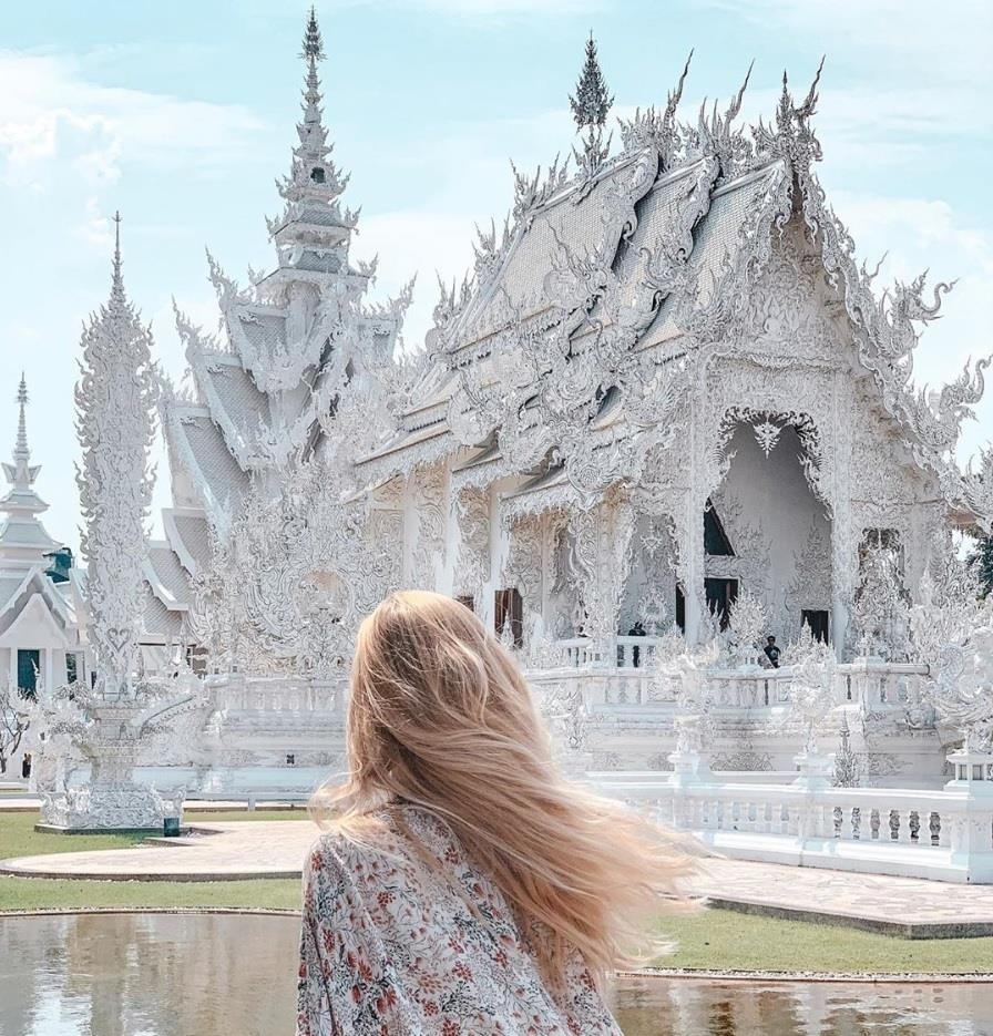 Chiêm ngưỡng ngôi chùa trắng huyền ảo giữa những tầng mây