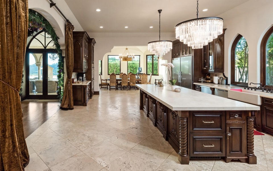 Ngắm nhìn dinh thự 1.400 m2 lấy cảm hứng từ “Harry Potter”