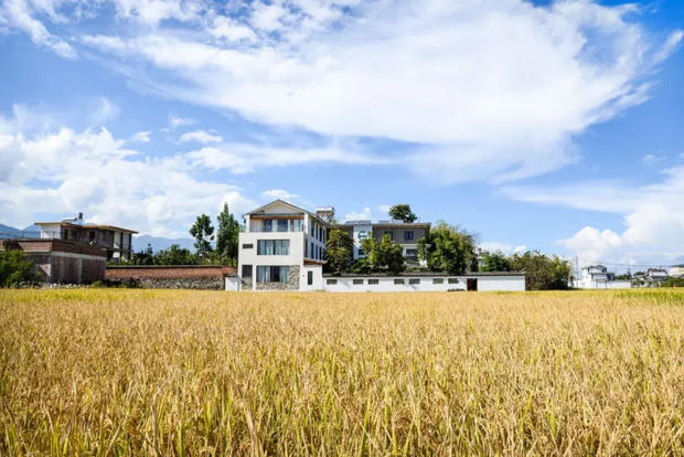 Cảm động 4 anh em góp tiền xây biệt thự 700m2 báo hiếu cha mẹ