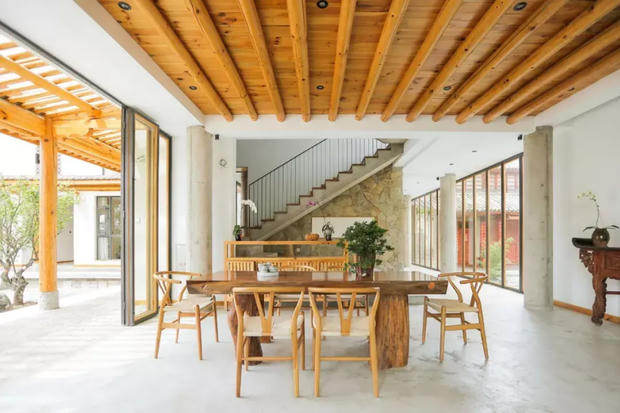 Cảm động 4 anh em góp tiền xây biệt thự 700m2 báo hiếu cha mẹ