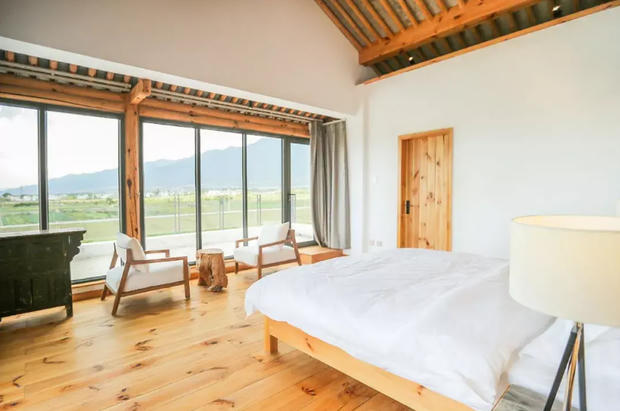 Cảm động 4 anh em góp tiền xây biệt thự 700m2 báo hiếu cha mẹ