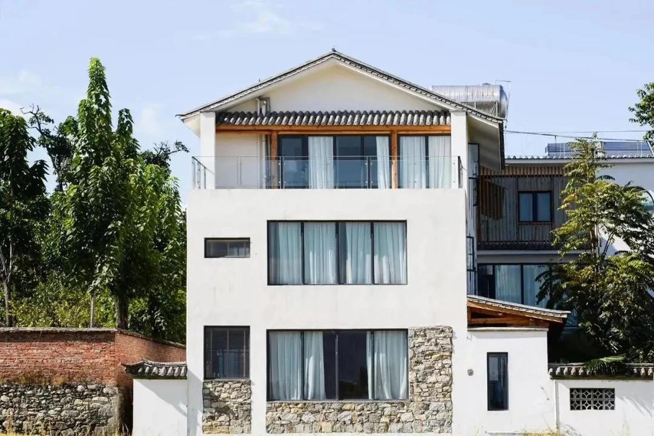 Cảm động 4 anh em góp tiền xây biệt thự 700m2 báo hiếu cha mẹ