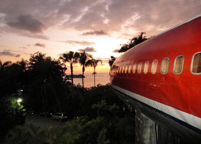 Ngôi nhà "độc nhất vô nhị" trên thế giới được làm bằng máy bay hỏng