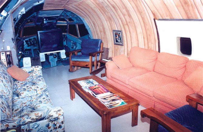 Ngôi nhà "độc nhất vô nhị" trên thế giới được làm bằng máy bay hỏng