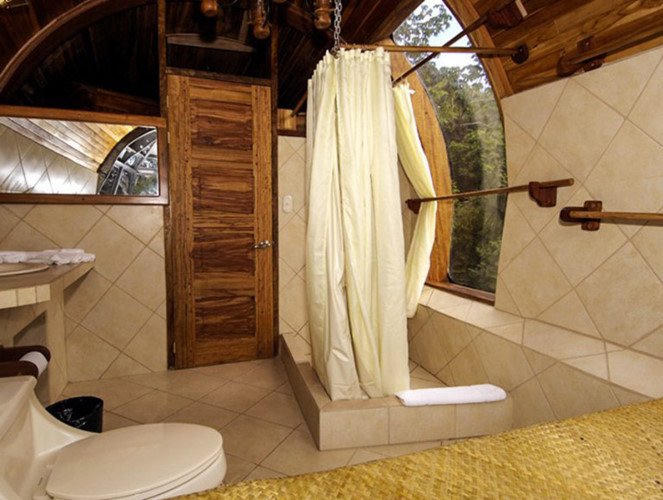 Ngôi nhà "độc nhất vô nhị" trên thế giới được làm bằng máy bay hỏng