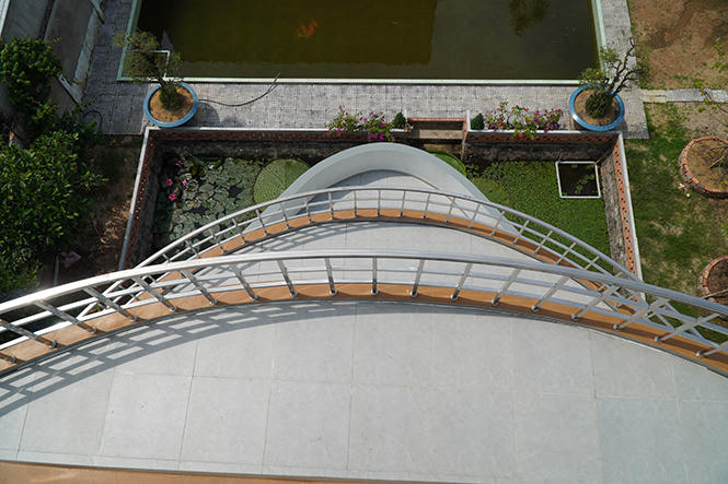 Kỳ lạ ngôi nhà giống du thuyền ở miền Tây trị giá 5 tỷ đồng