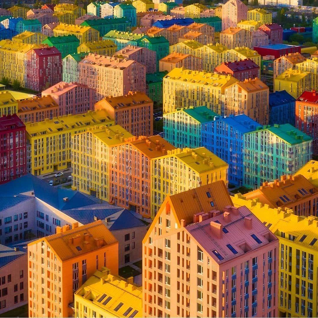 Ngắm nhìn Comfort Town – thị trấn Lego rực rỡ màu sắc ở Ukraine