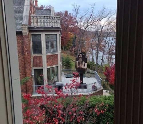 Top 5 ngôi nhà được xây chỉ để chọc giận người khác