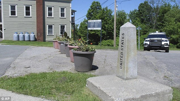 Tìm hiểu căn nhà đặc biệt nhất thế giới nằm giữa hai quốc gia